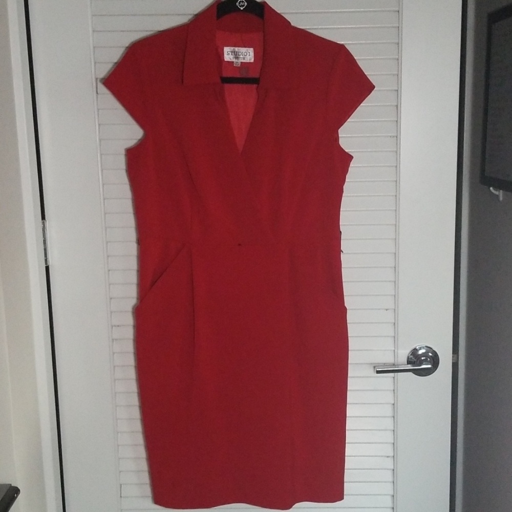 IT HAS POCKETS!! Chic Red Dress